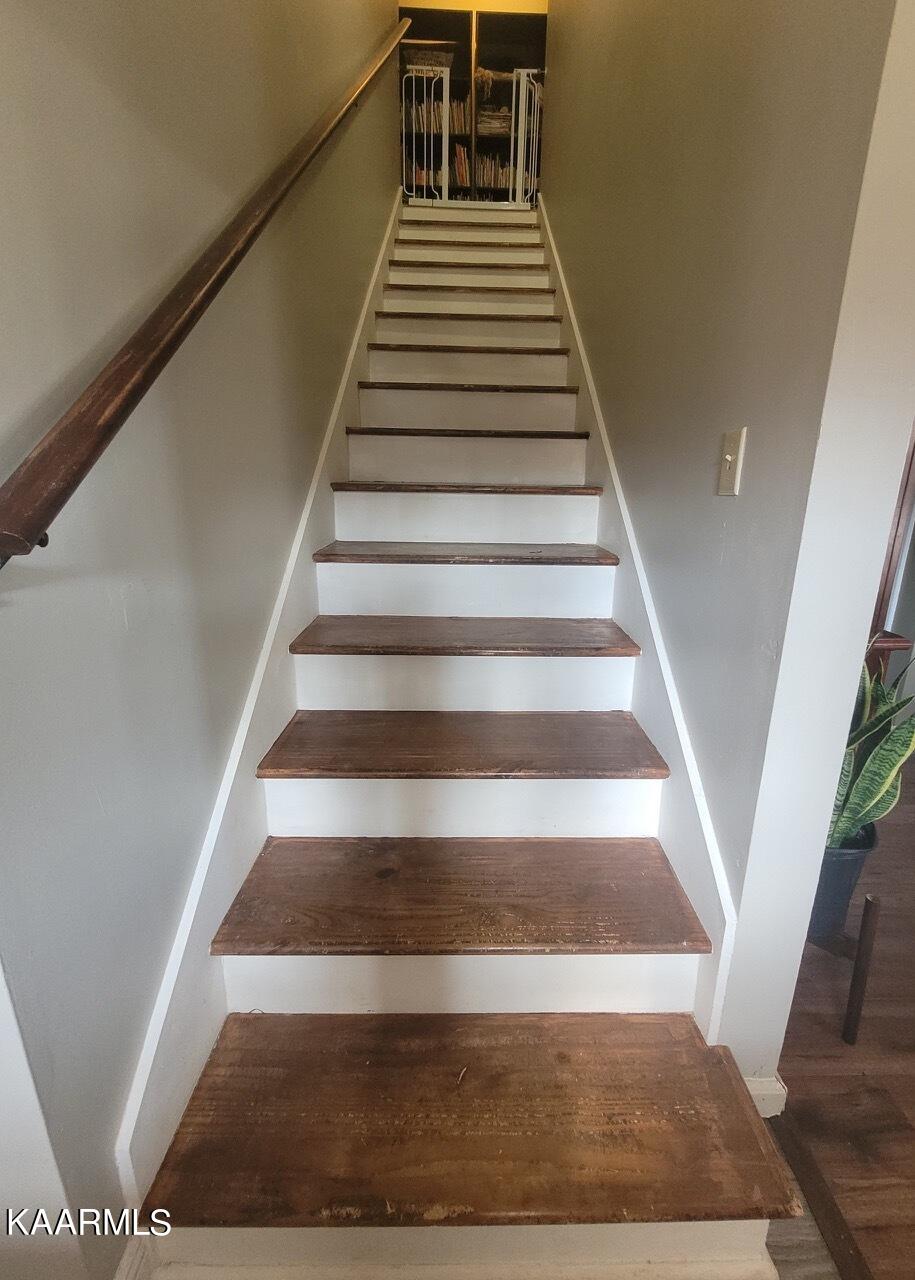 701 Deer Cove Road Greenback, TN 37742 - Photo 9 of 14 Stairs