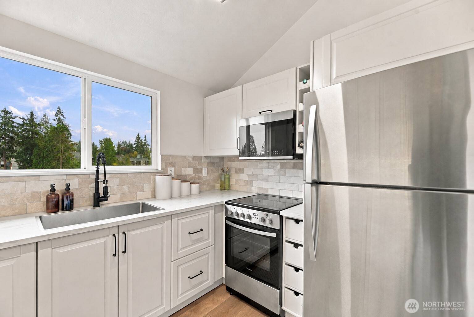 820 Cady Road, Unit E305 Everett, WA 98203 - Photo 5 of 30 Gallery Image 5