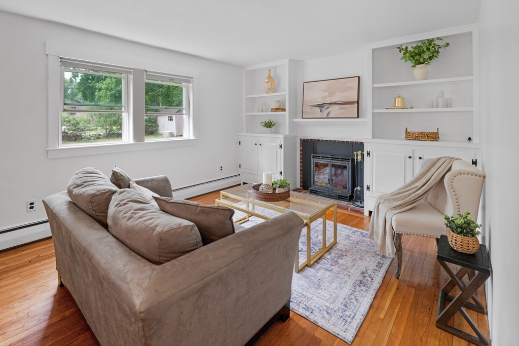 27 Searle Street Georgetown, MA 01833 - Photo 5 of 23