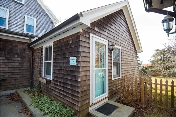 $2,000 | 281 Wolcott Avenue, Middletown, RI 02842