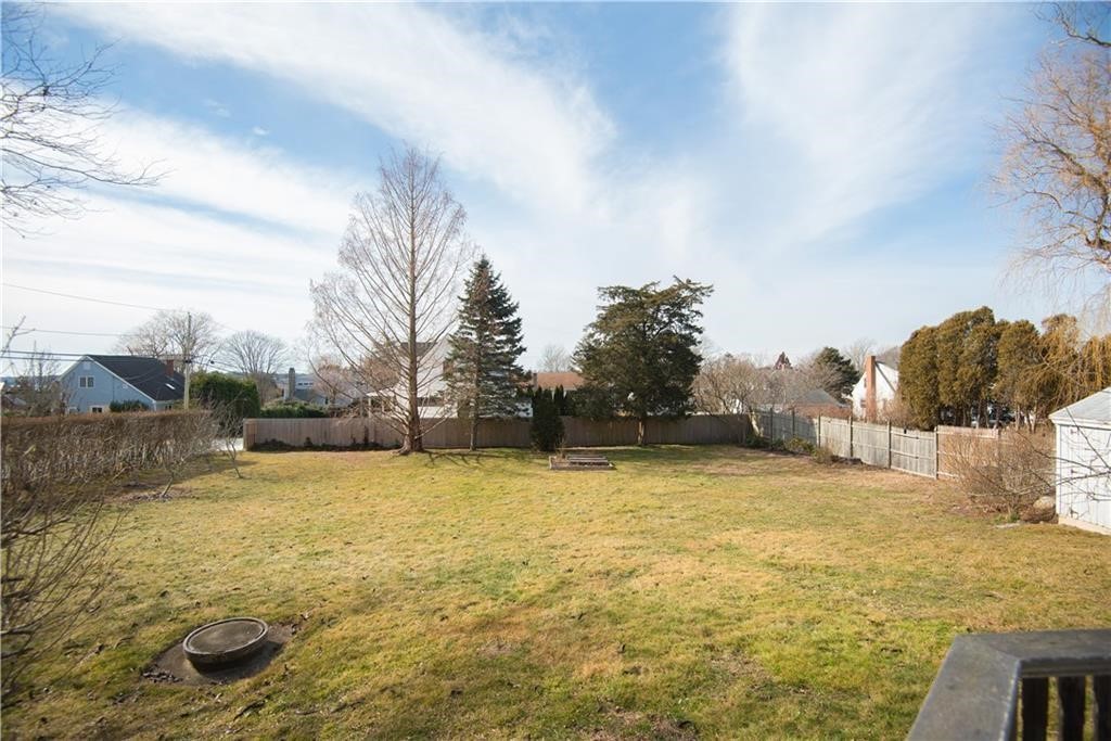 281 Wolcott Avenue Middletown, RI 02842 - Photo 14 of 16