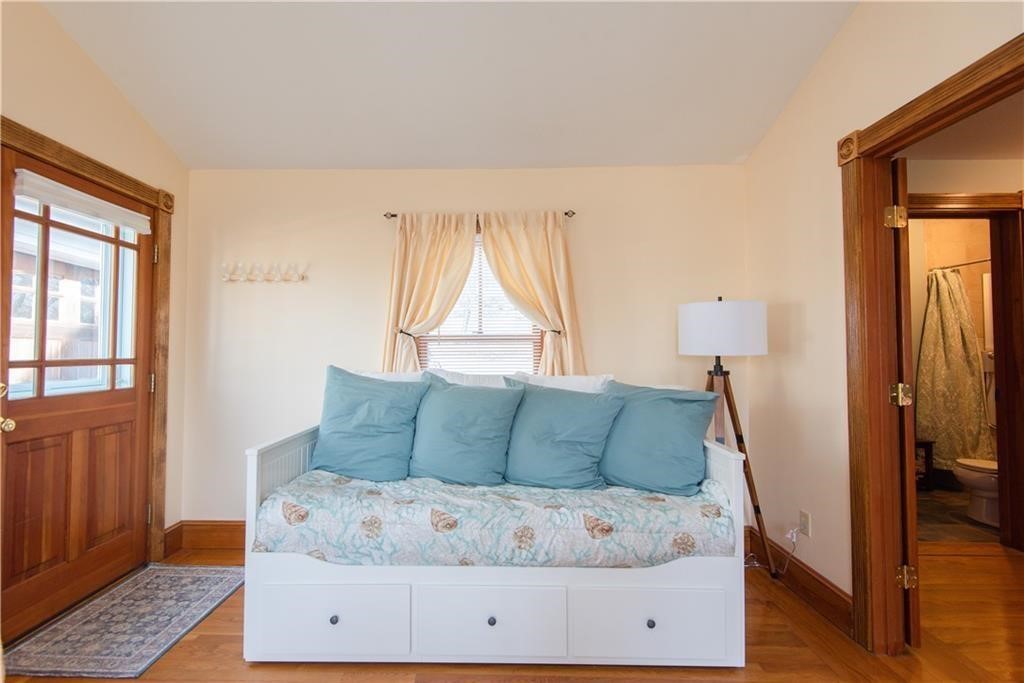 281 Wolcott Avenue Middletown, RI 02842 - Photo 4 of 16