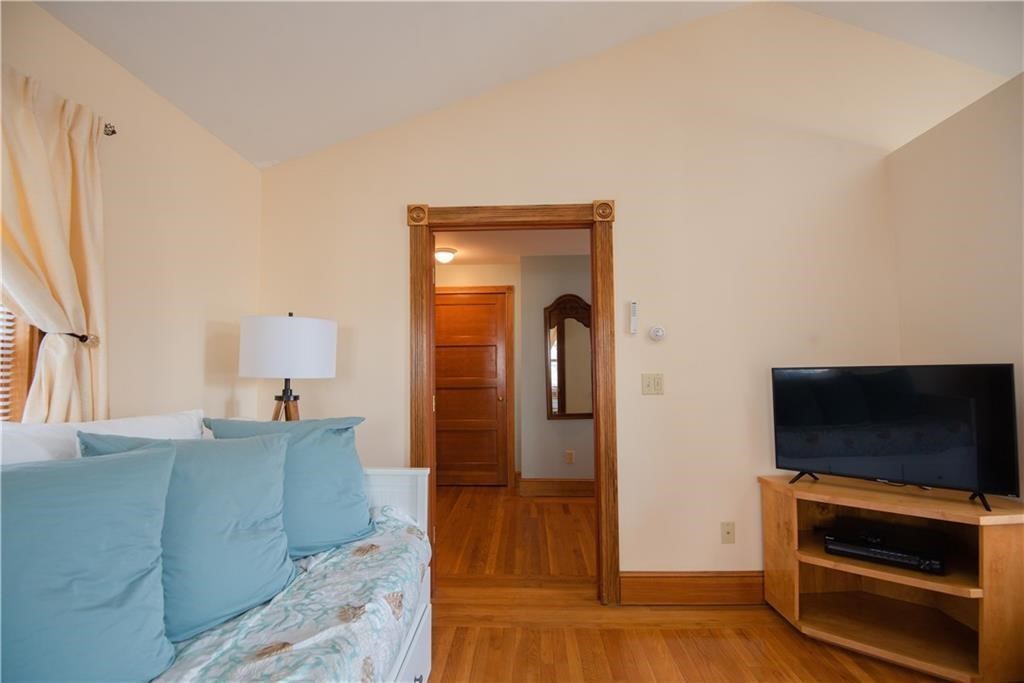 281 Wolcott Avenue Middletown, RI 02842 - Photo 7 of 16