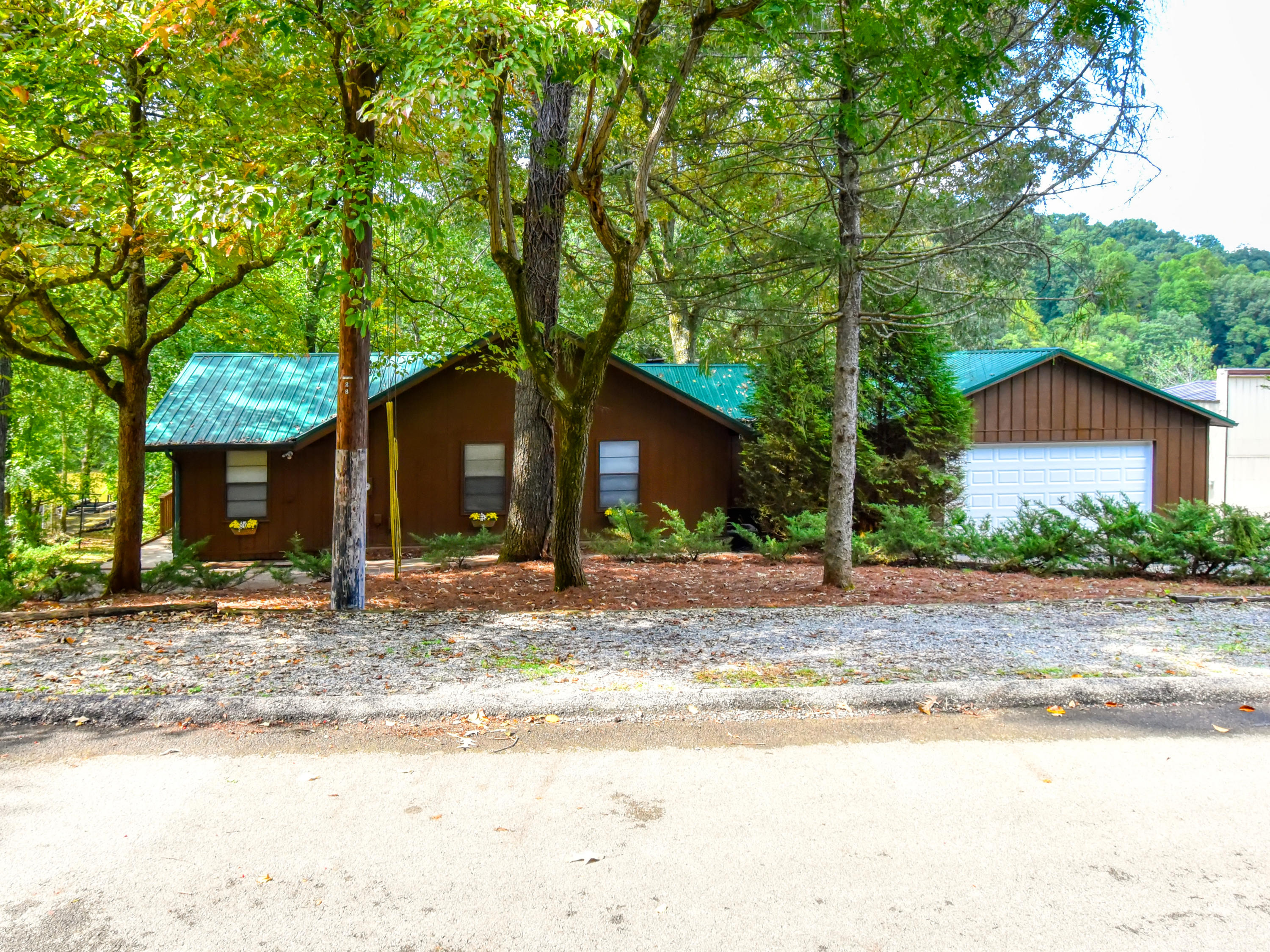 3238 Devault Road Louisville, TN 37777 - Photo 2 of 30 3238 Devault