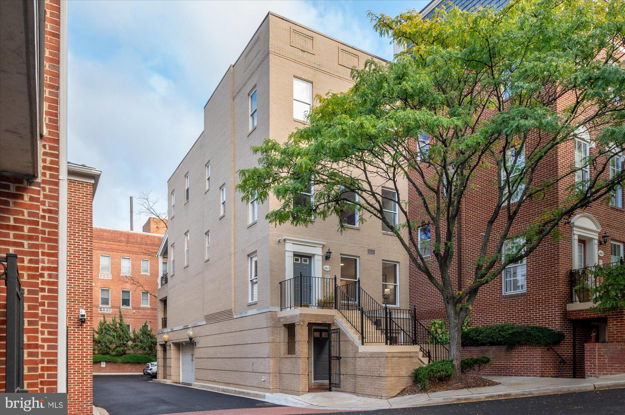 1913 Kalorama Place Northwest, Unit 13 Washington, DC 20009 - Photo 2 of 33 a front view of a building