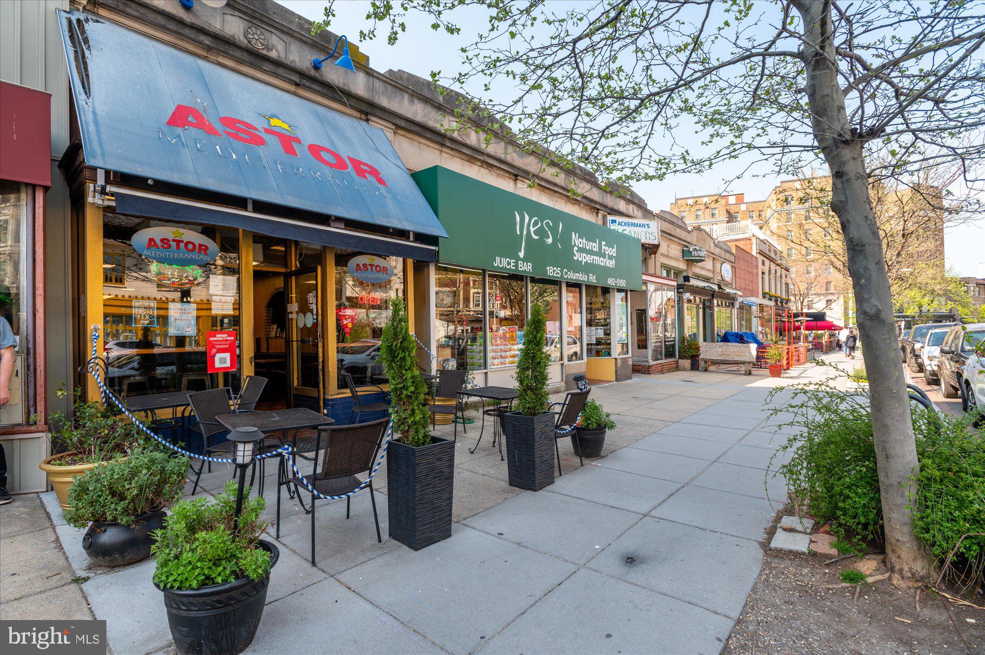 1913 Kalorama Place Northwest, Unit 13 Washington, DC 20009 - Photo 29 of 33 a view of water fountain with sitting area