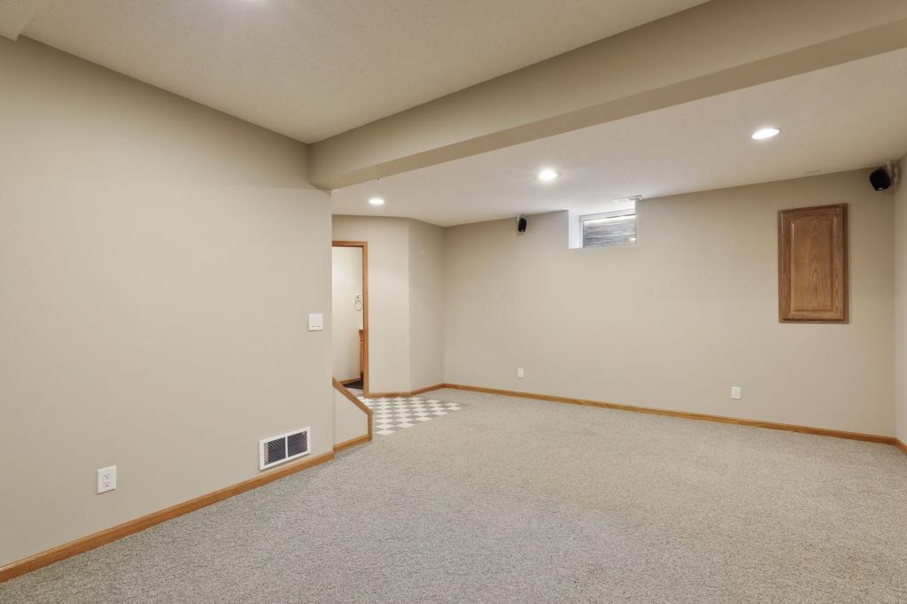 731 North Hay Lake Road Eagan, MN 55123 - Photo 36 of 54 Gallery Image 36