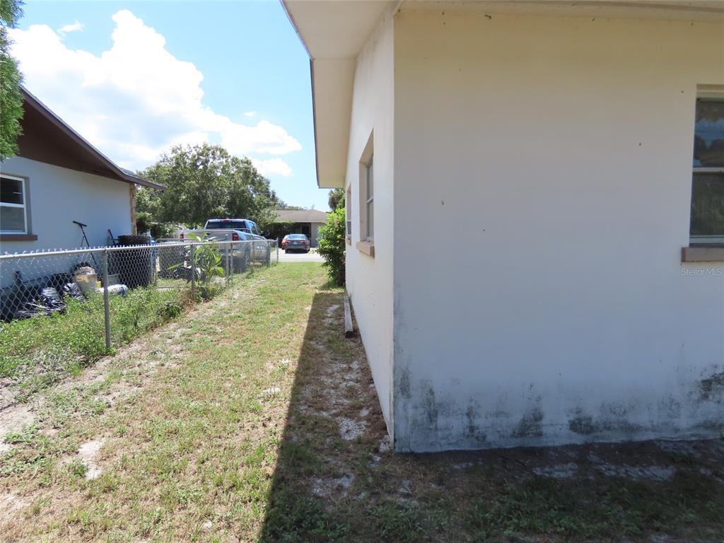 802 13th Avenue Southwest Largo, FL 33770 - Photo 8 of 25 Gallery Image 8