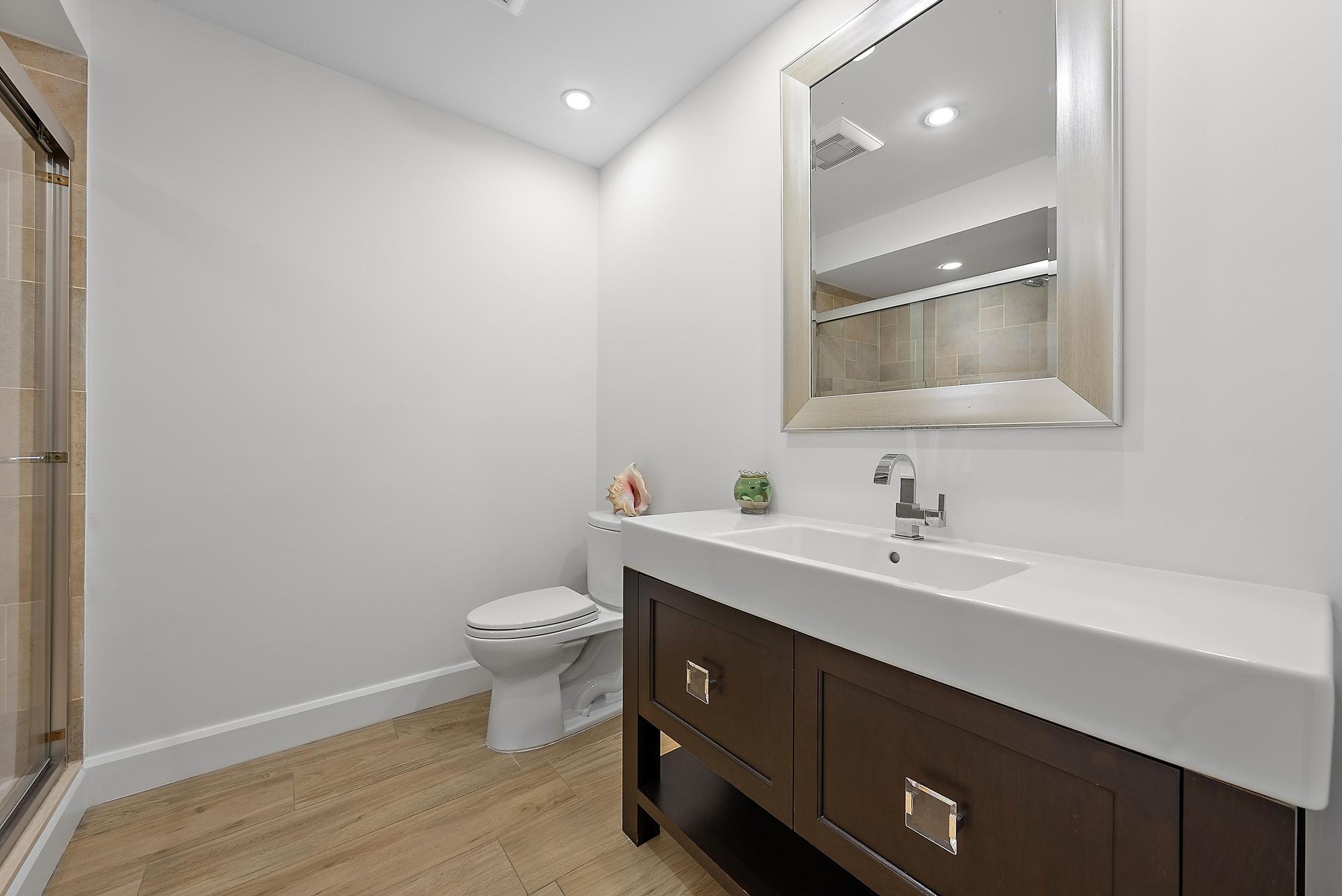 223 Ridge Road Jupiter, FL 33477 - Photo 26 of 46 Guest Bathroom