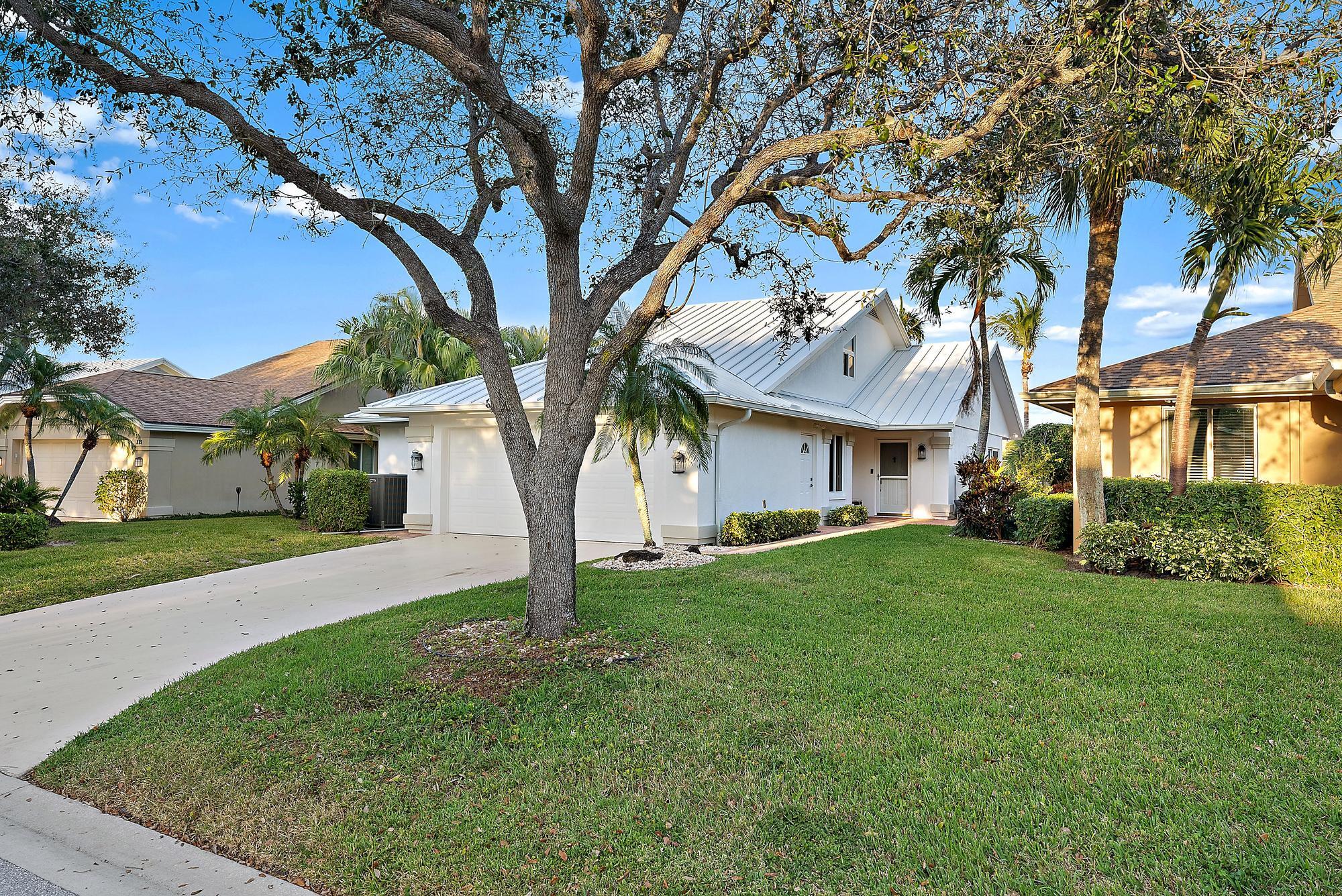 223 Ridge Road Jupiter, FL 33477 - Photo 29 of 46 Exterior Front