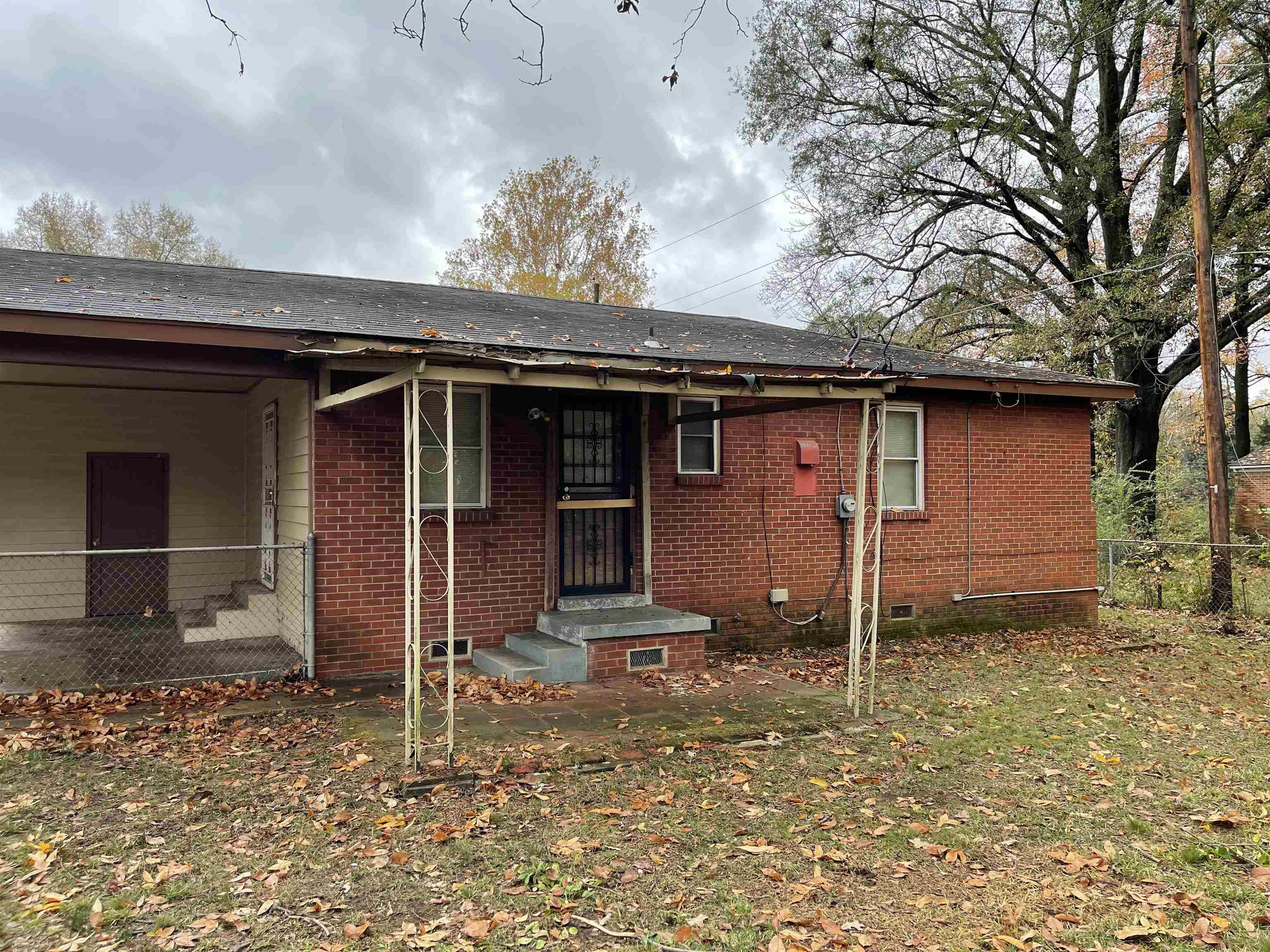 1624 Winfield Road Memphis, TN 38116 - Photo 4 of 14 a front view of a house