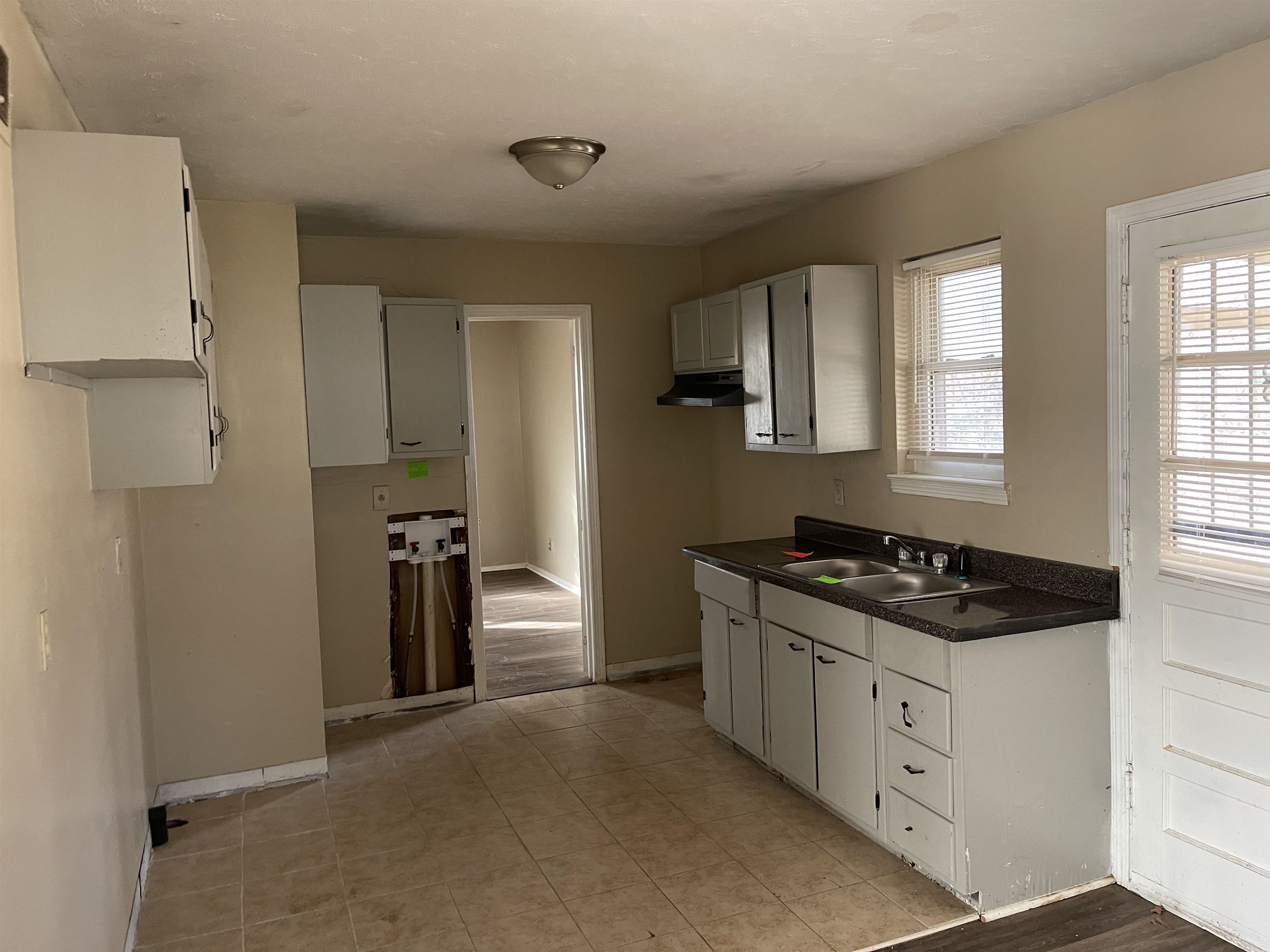 1624 Winfield Road Memphis, TN 38116 - Photo 8 of 14 a kitchen with a stove and a refrigerator