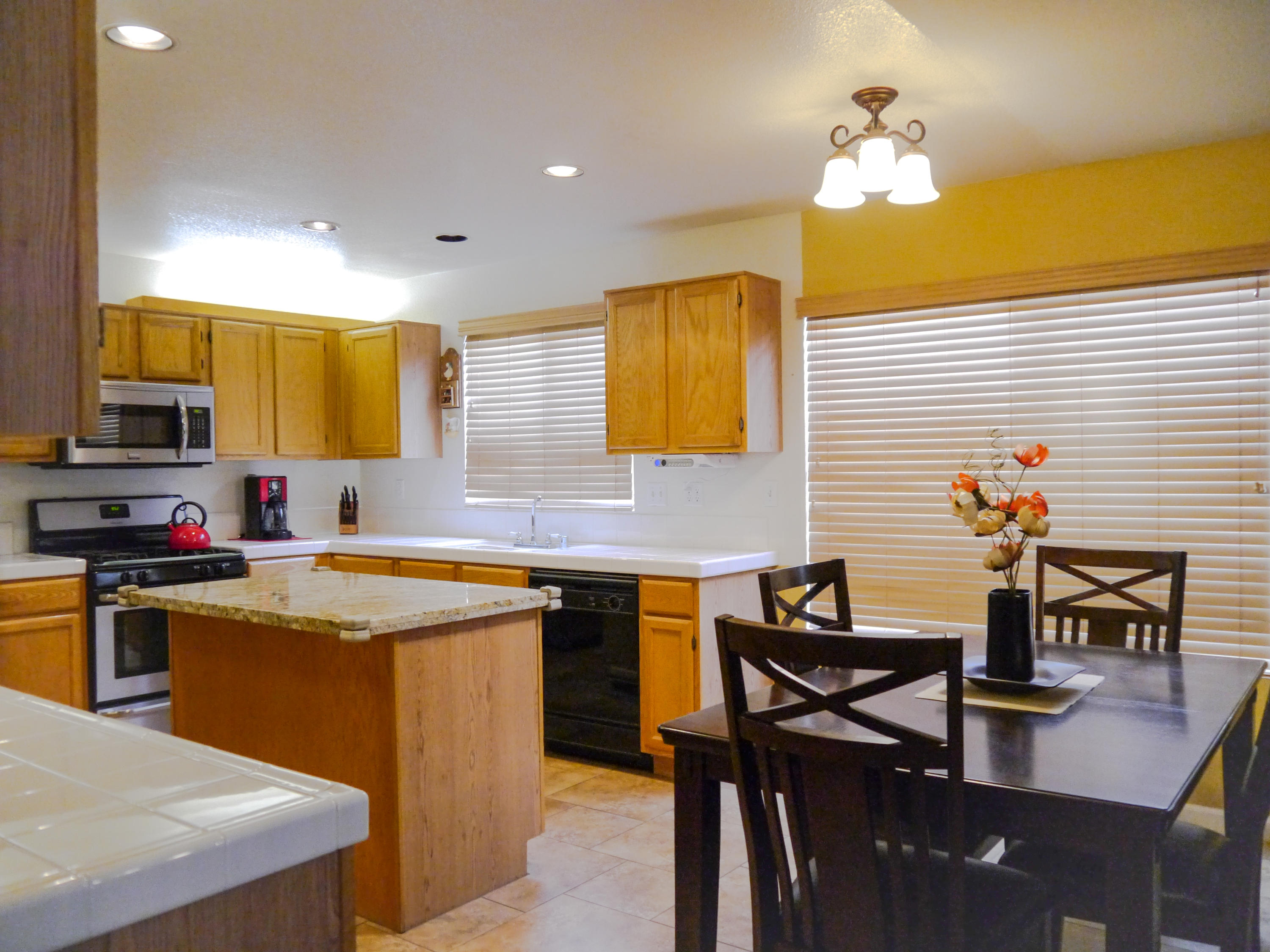 38435 Juniper Tree Road Palmdale, CA 93551 - Photo 8 of 35 kitchen3