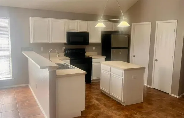 $2,095 | 10216 Tustin Terrace, Fort Worth, TX 76108