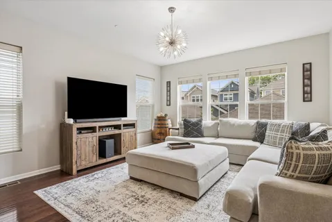 $750,000 | 33 North Lincoln Lane, Arlington Heights, IL 60004