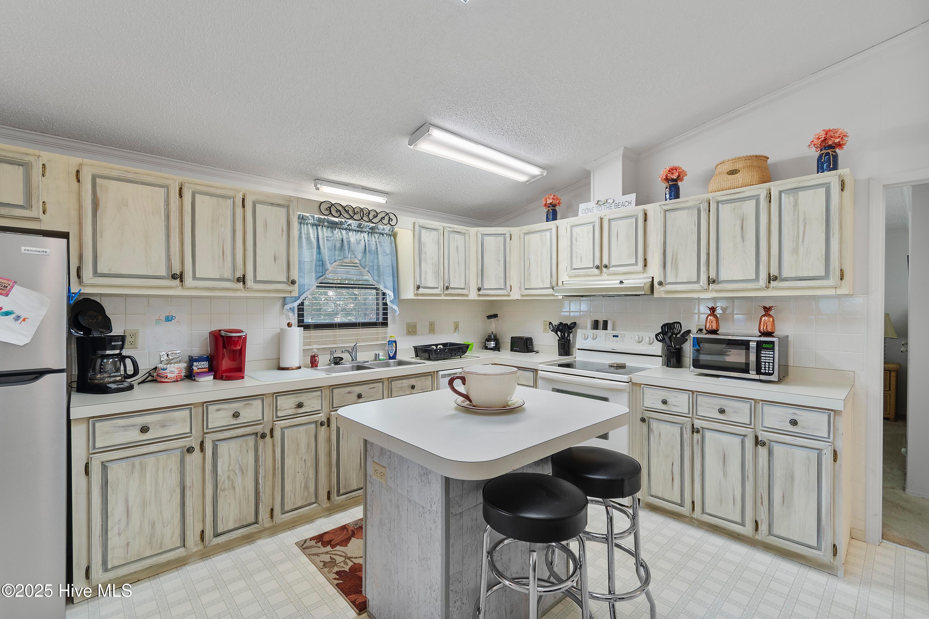 984 Myrtle Court Southwest Calabash, NC 28467 - Photo 2 of 33 Large Kitchen