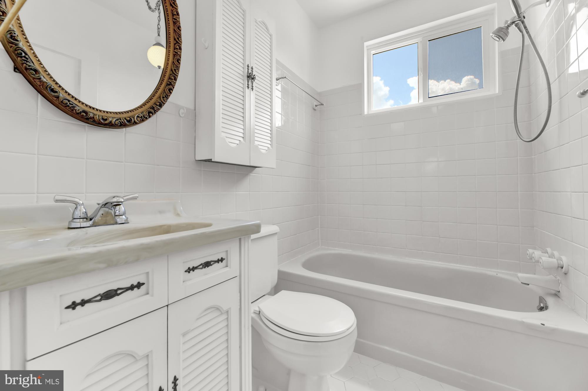 1827 Swansea Road Baltimore, MD 21239 - Photo 11 of 25 Bath