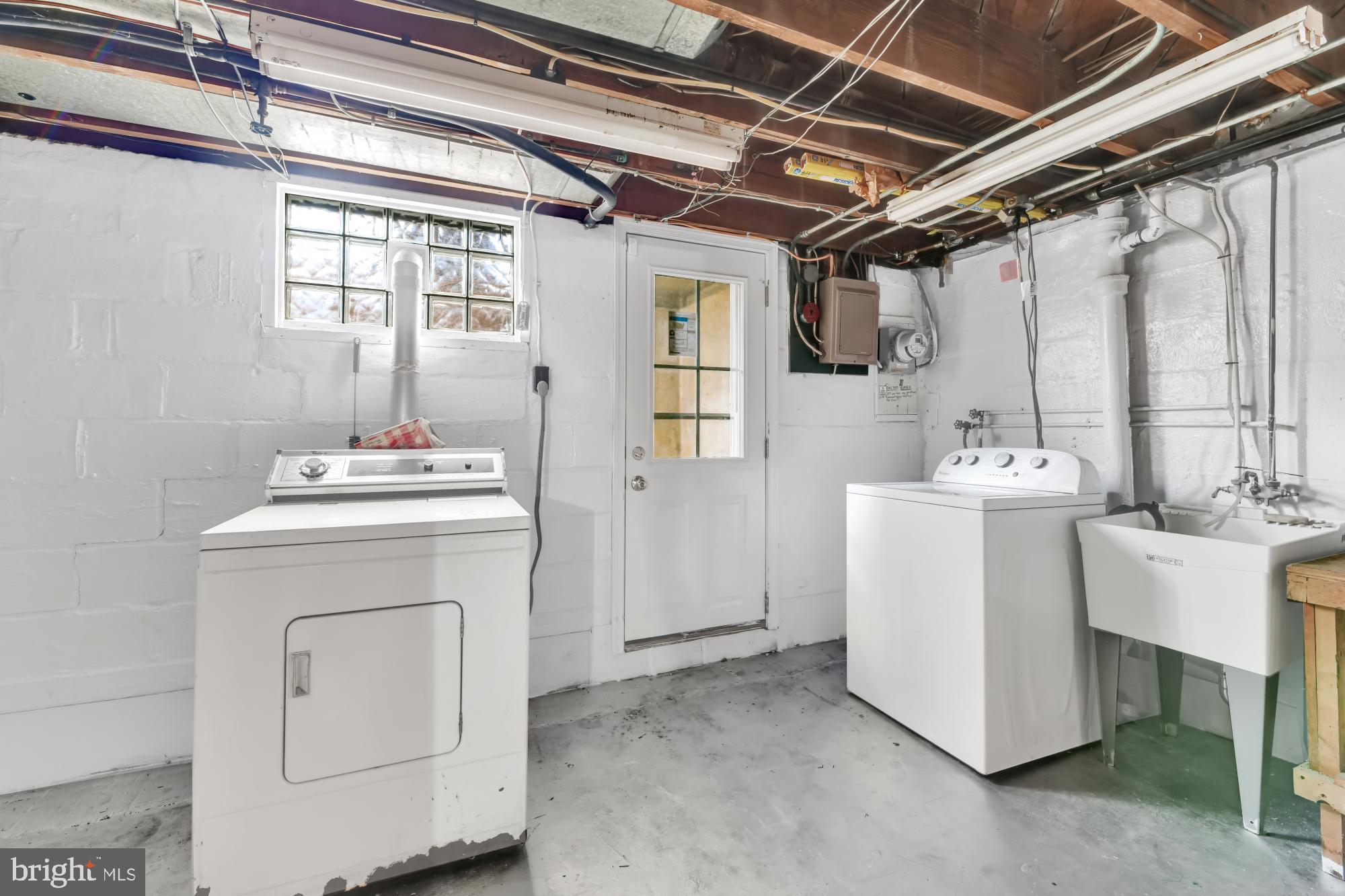 1827 Swansea Road Baltimore, MD 21239 - Photo 20 of 25 Laundry Room