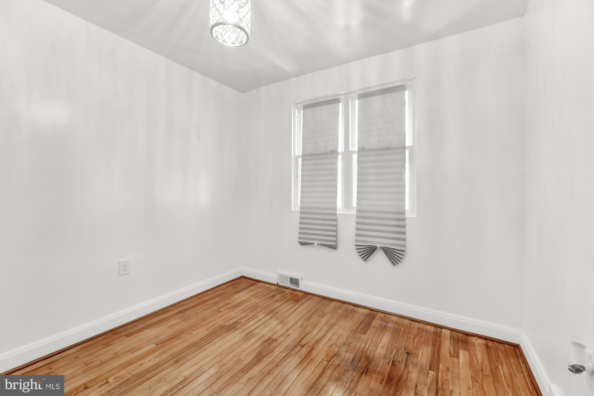 1827 Swansea Road Baltimore, MD 21239 - Photo 6 of 25 Dining Room