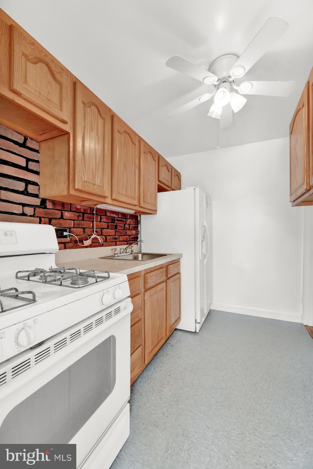 1827 Swansea Road Baltimore, MD 21239 - Photo 10 of 25 Kitchen