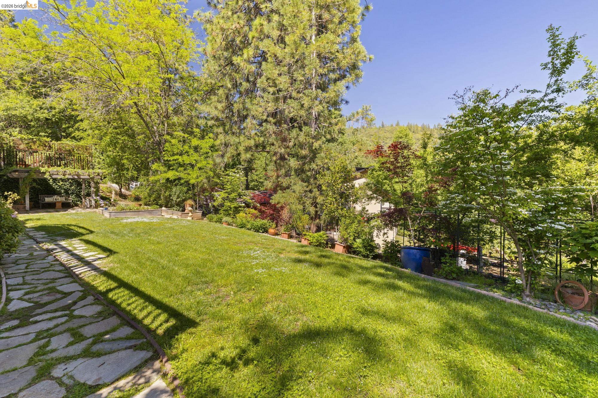 20581 Gerber Road Tuolumne, CA 95379 - Photo 40 of 60 View of grassy yard