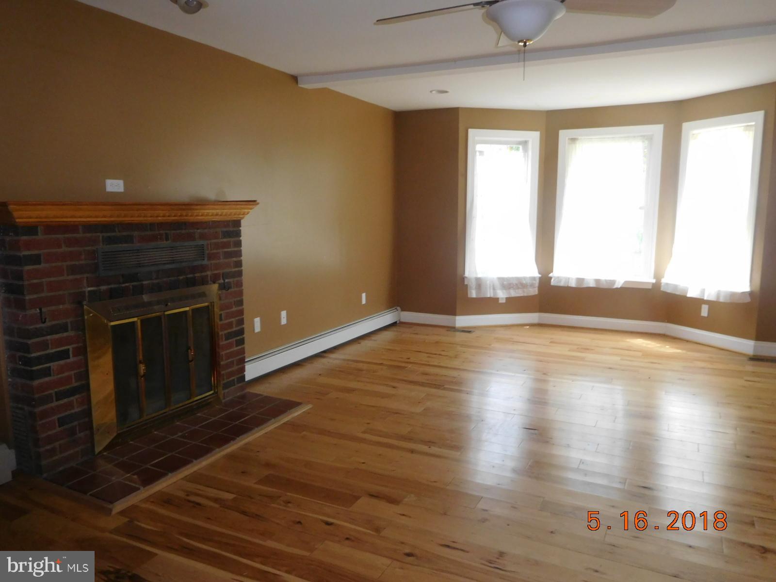 810 Maple Road Severna Park, MD 21146 - Photo 6 of 14 Living Room