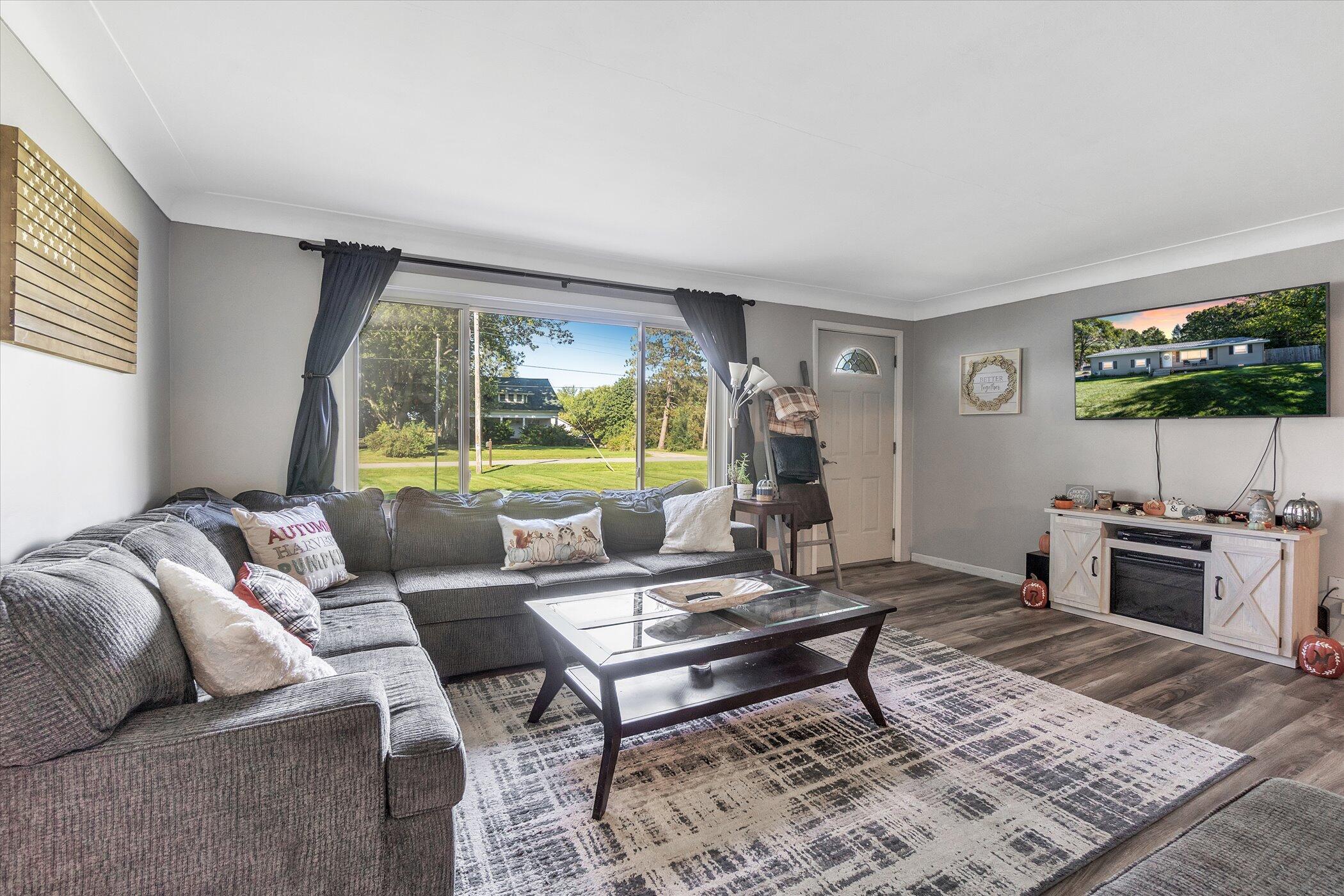 325 North Portage Road Jackson, MI 49201 - Photo 7 of 33 07-325-N-Portage-Rd-WindowStill-Real-Est
