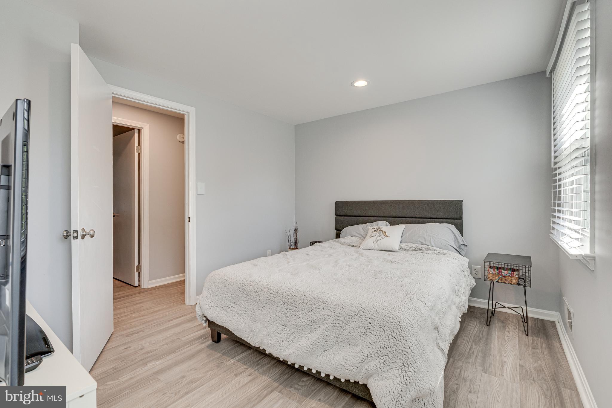 8501 Aqueduct Road Potomac, MD 20854 - Photo 36 of 75 a bedroom with a bed and a large mirror