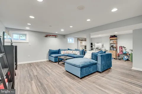 $1,000,000 | 8501 Aqueduct Road, Potomac, MD 20854