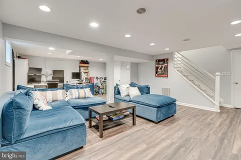 $1,000,000 | 8501 Aqueduct Road, Potomac, MD 20854