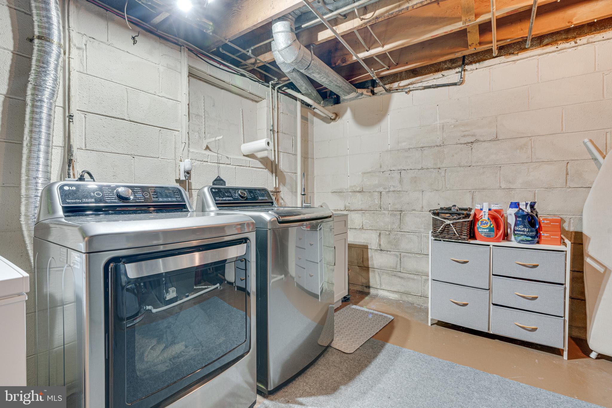 8501 Aqueduct Road Potomac, MD 20854 - Photo 47 of 75 a utility room with dryer and washer