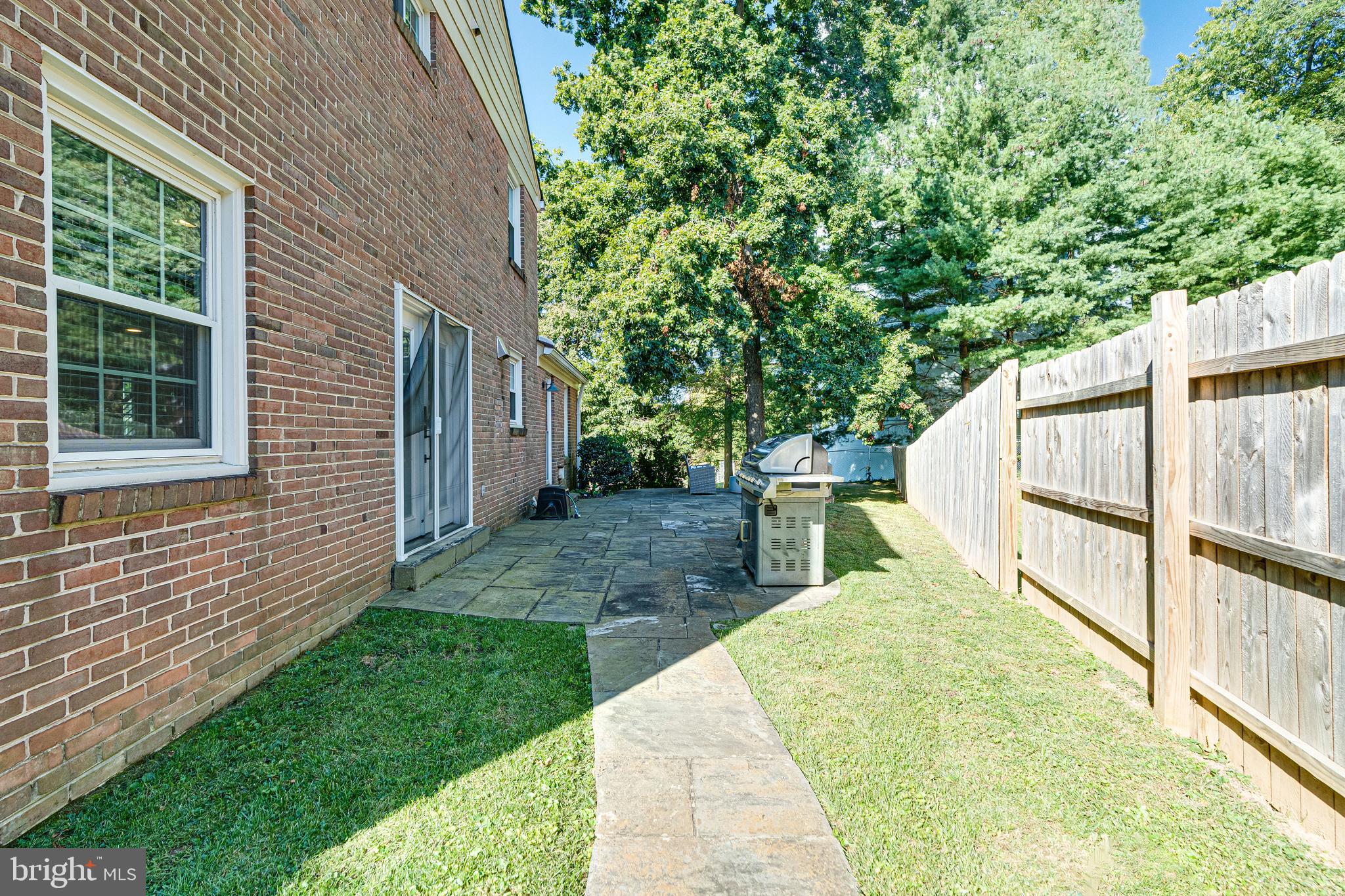 8501 Aqueduct Road Potomac, MD 20854 - Photo 63 of 75 a view of a backyard with sitting area