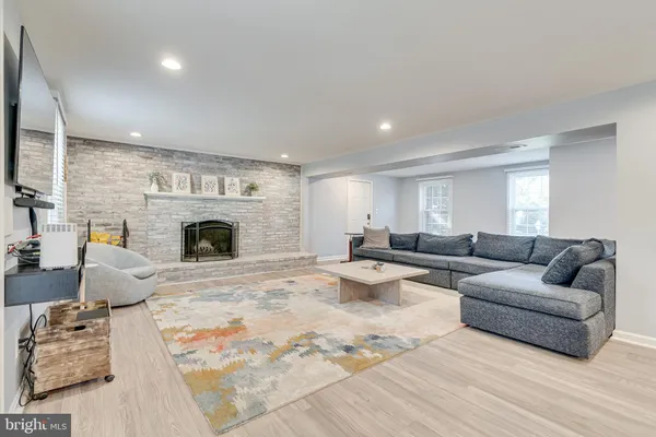 $1,000,000 | 8501 Aqueduct Road, Potomac, MD 20854