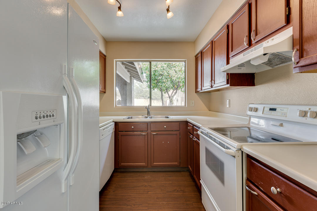 2663 West Hearn Road Phoenix, AZ 85023 - Photo 3 of 27 02-Hearn