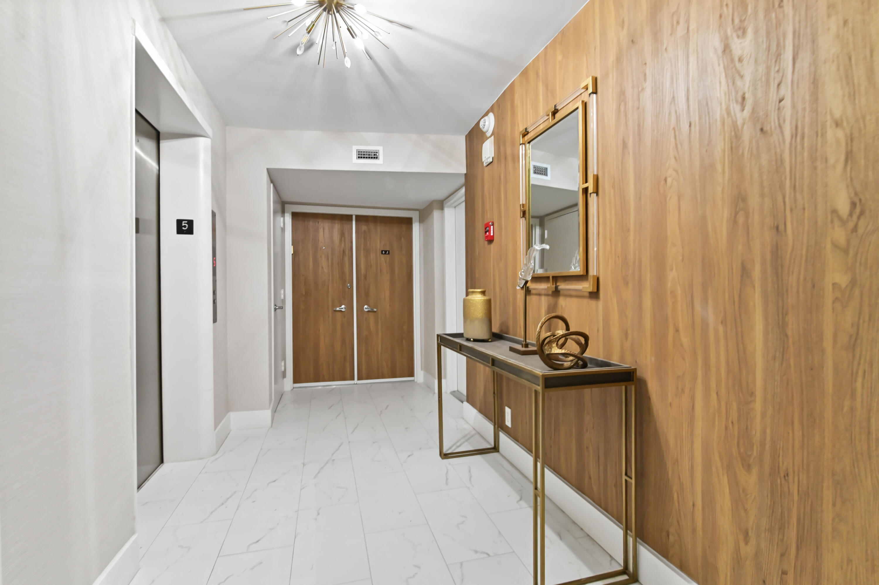 2800 South Ocean Boulevard, Unit 5J Boca Raton, FL 33432 - Photo 2 of 56 a view of a hallway with a elevator