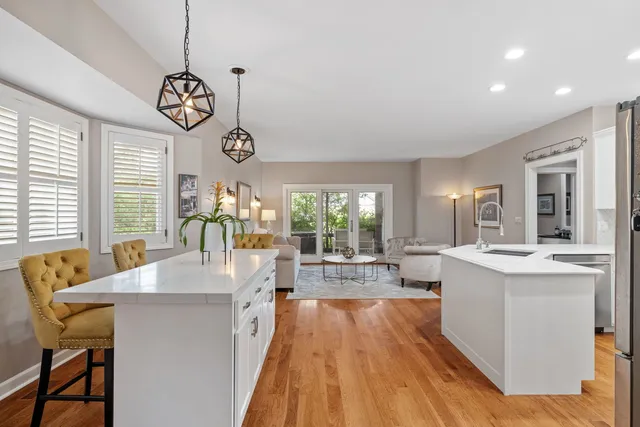 $925,000 | 55 Chesterfield Court, Burr Ridge, IL 60527