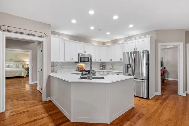 $925,000 | 55 Chesterfield Court, Burr Ridge, IL 60527