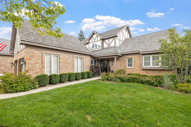 $925,000 | 55 Chesterfield Court, Burr Ridge, IL 60527