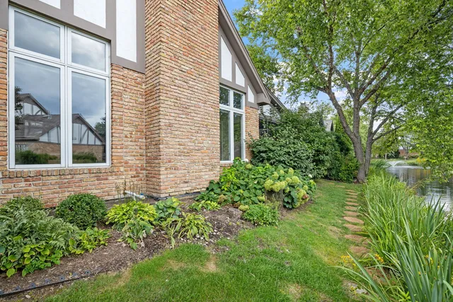 $925,000 | 55 Chesterfield Court, Burr Ridge, IL 60527