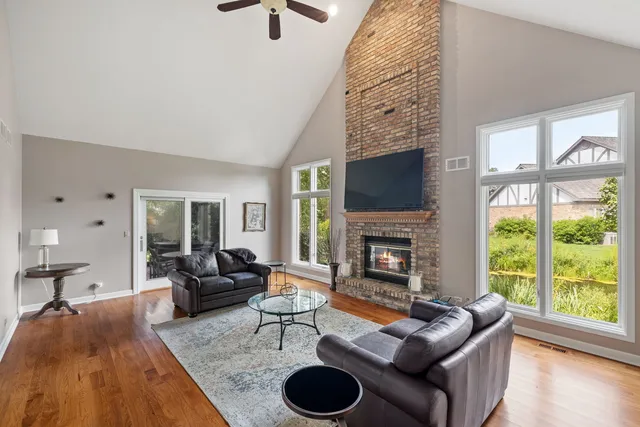 $925,000 | 55 Chesterfield Court, Burr Ridge, IL 60527