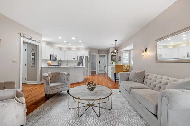 $925,000 | 55 Chesterfield Court, Burr Ridge, IL 60527