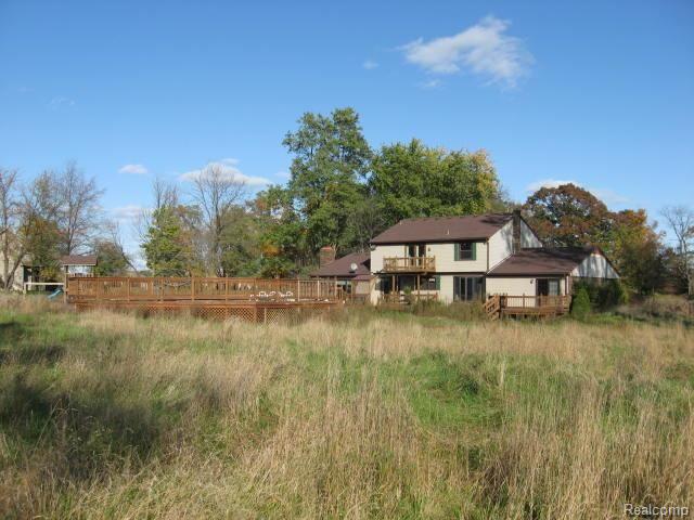 3336 Pingree Road Howell, MI 48843 - Photo 4 of 7 BACK YARD