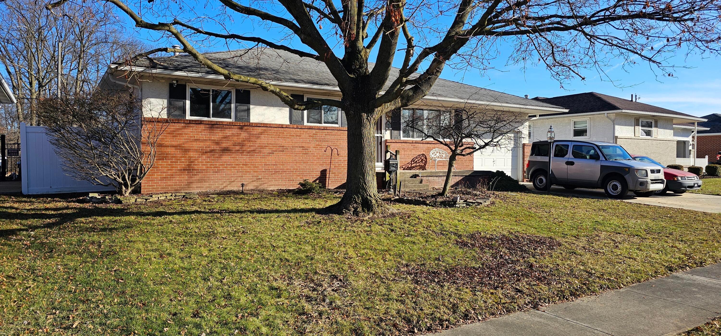 346 Topsfield Road Columbus, OH 43228 - Photo 2 of 31 2 Left side view
