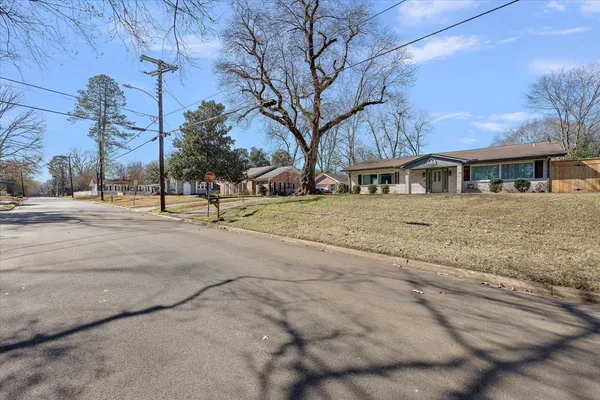 $292,000 | 1005 Logansport Street, Nacogdoches, TX 75961
