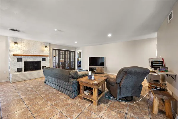 $292,000 | 1005 Logansport Street, Nacogdoches, TX 75961