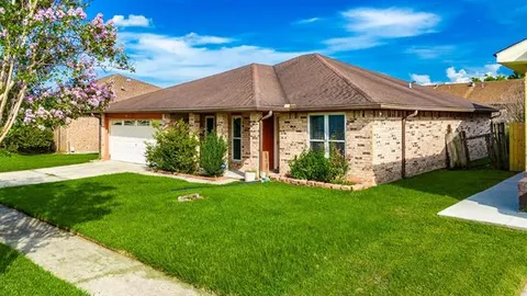 $249,900 | 4041 North Indigo Drive, Harvey, LA 70058