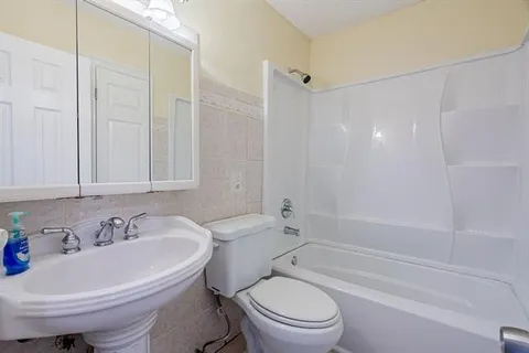 $249,900 | 4041 North Indigo Drive, Harvey, LA 70058