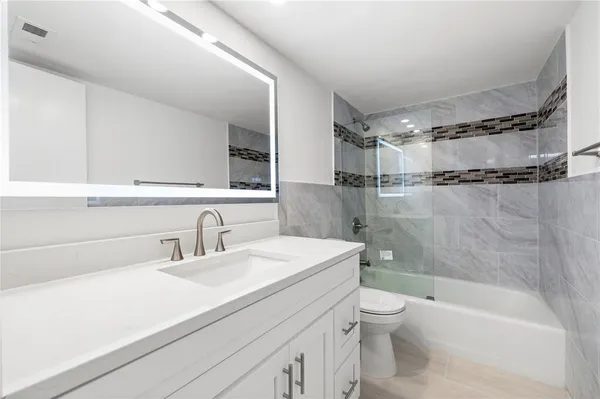 $230,000 | 2618 Cove Cay Drive, Unit 206, Clearwater, FL 33760