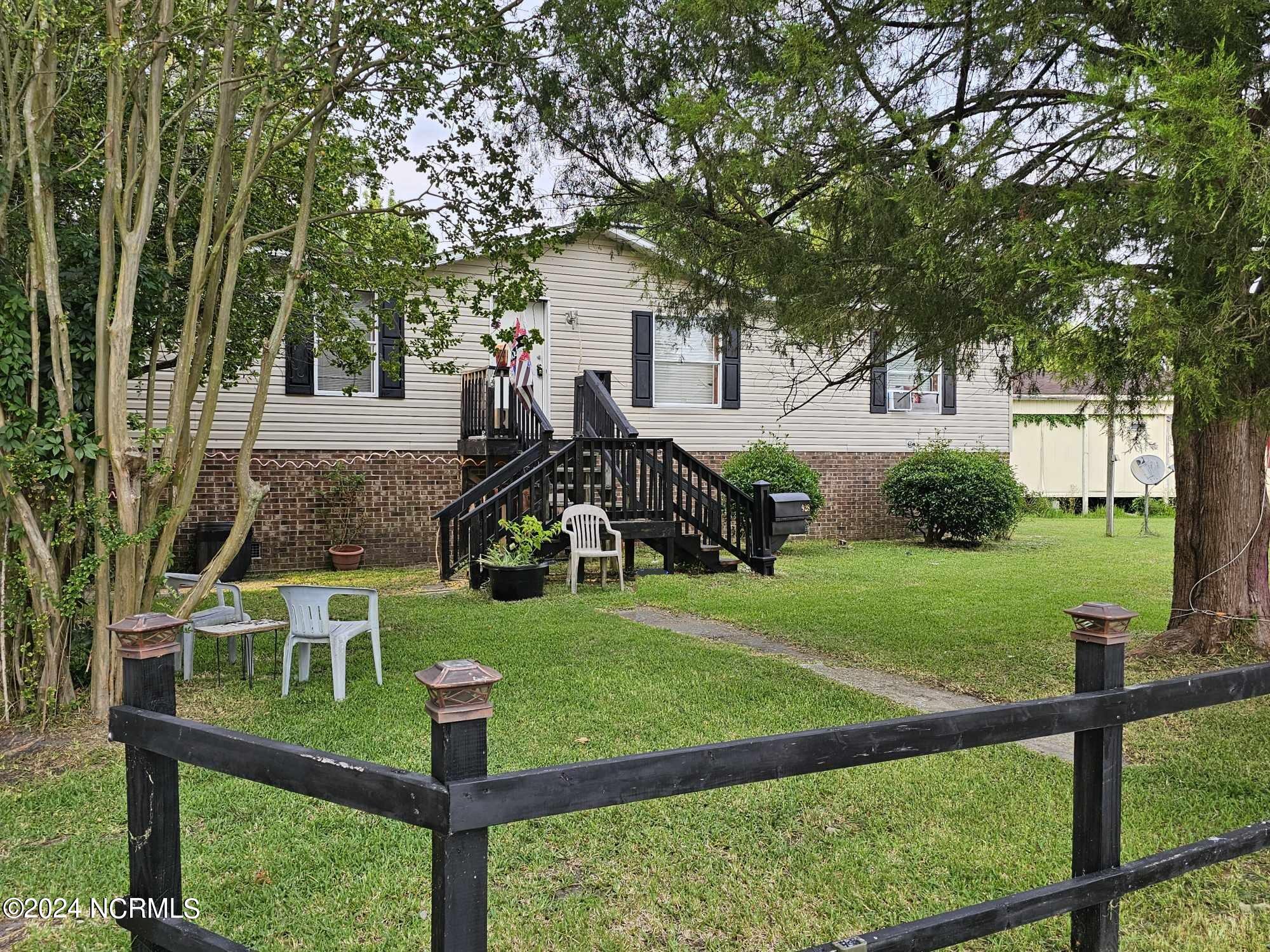 928 West Old County Rd