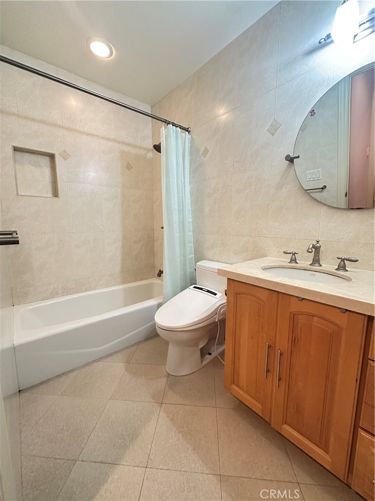 848 Monte Verde Drive Arcadia, CA 91007 - Photo 9 of 22 a bathroom with a toilet a sink and bathtub